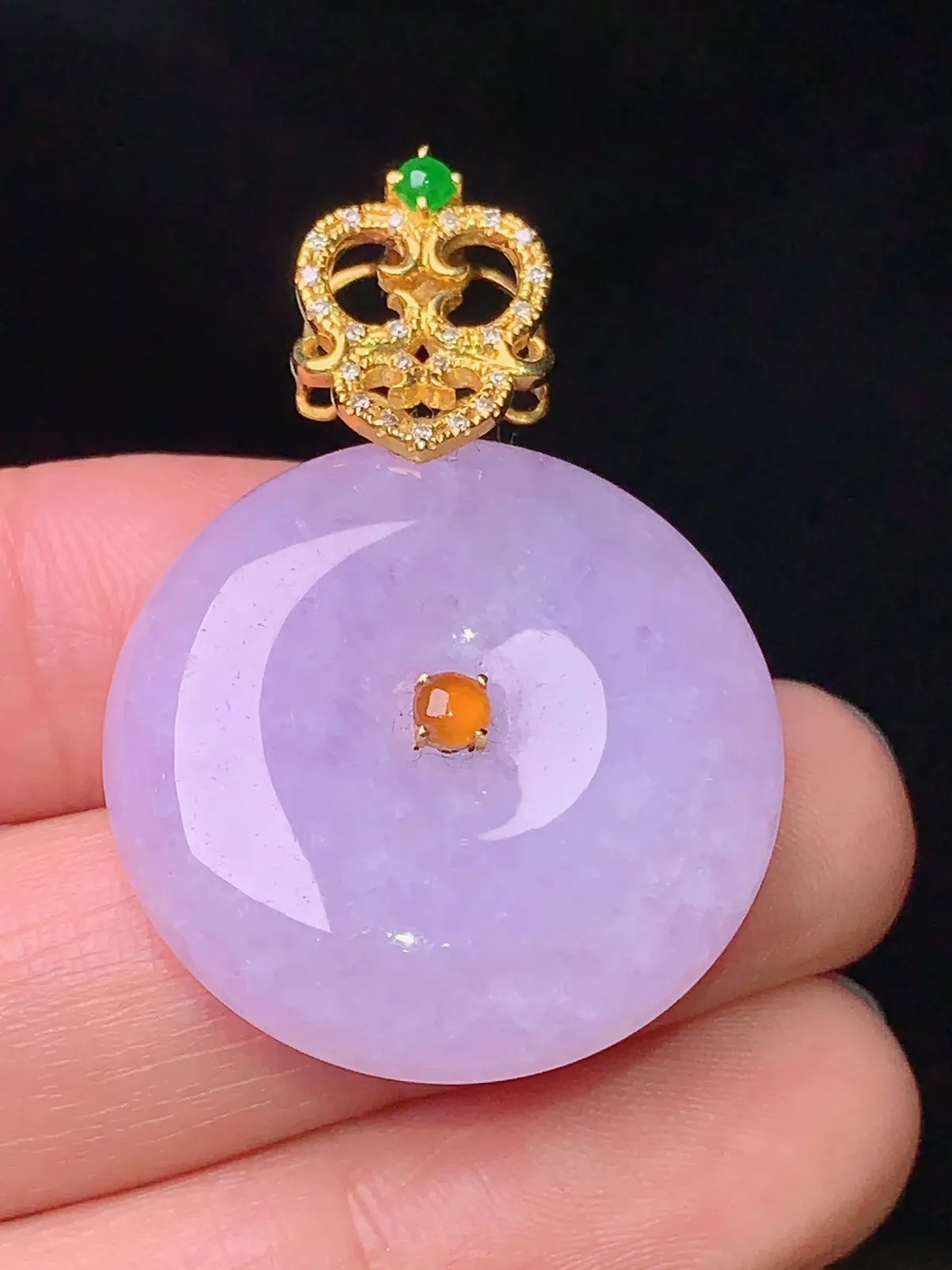 18k金钻镶嵌淡紫罗兰平安扣吊坠 搭配小绿蛋面镶嵌 玉质细腻 整体尺寸37.6*26*7.7