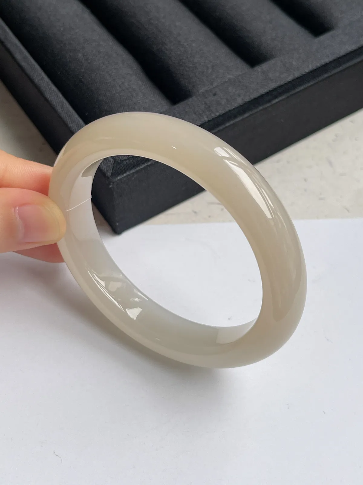 贵妃镯55.2圈口，和田玉藕粉手镯