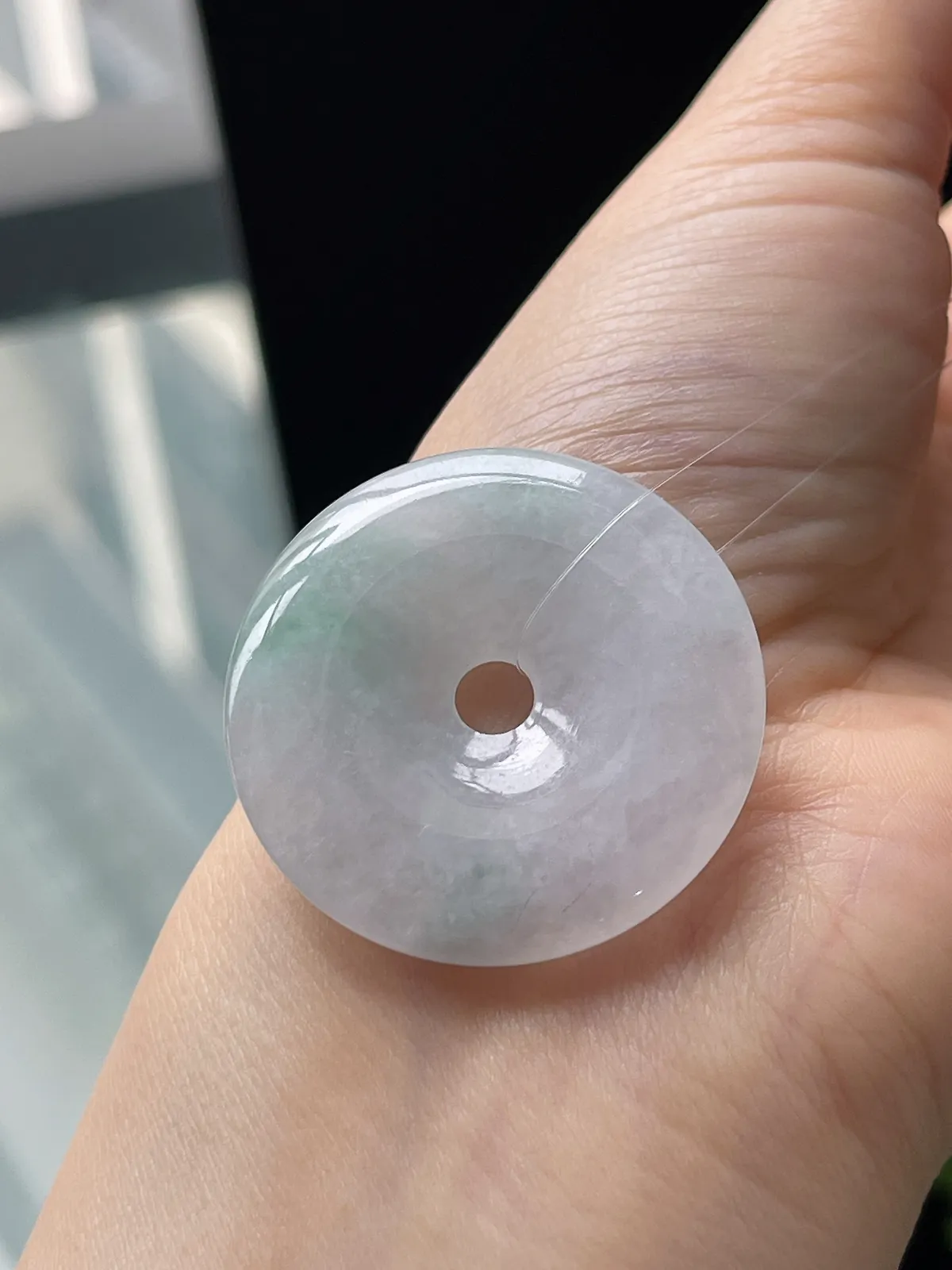 翡翠冰糯种飘绿平安扣