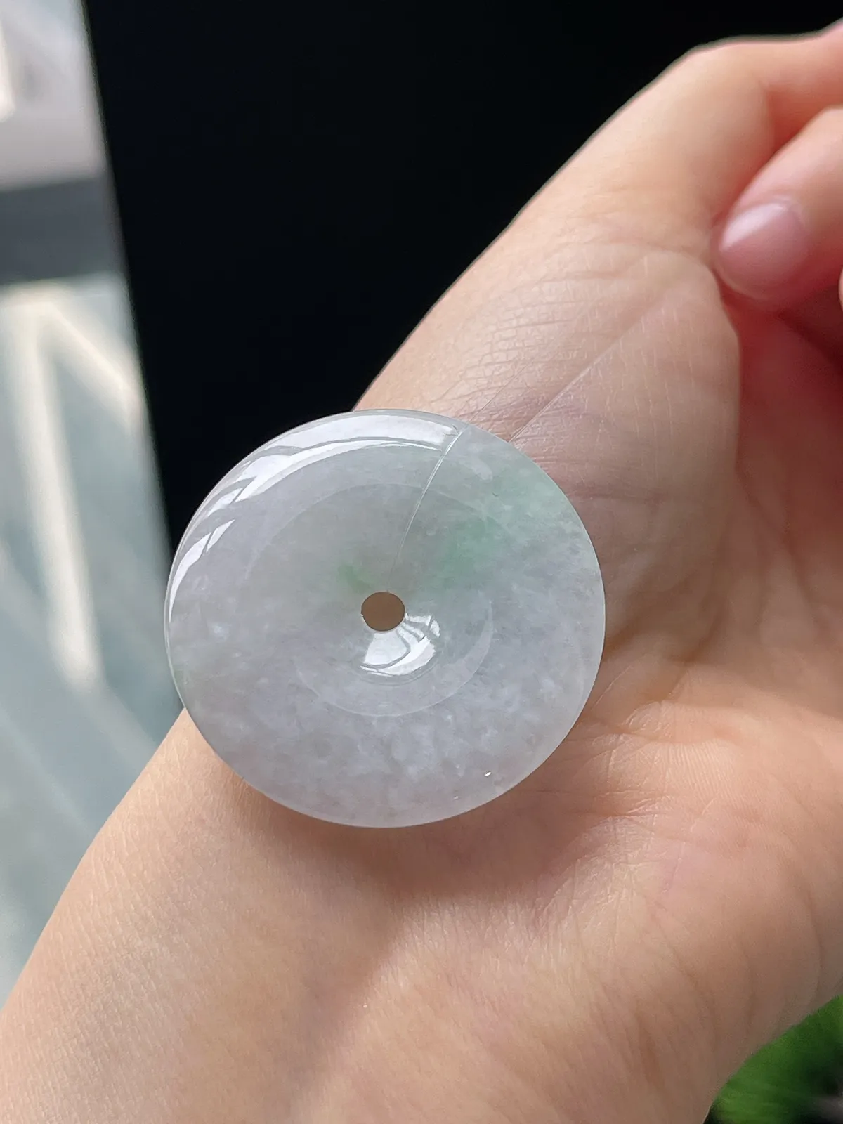 翡翠冰糯种飘绿平安扣