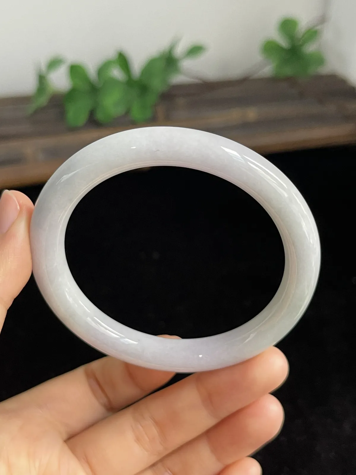 圆镯53.7圈口，翡翠糯化种白色手镯