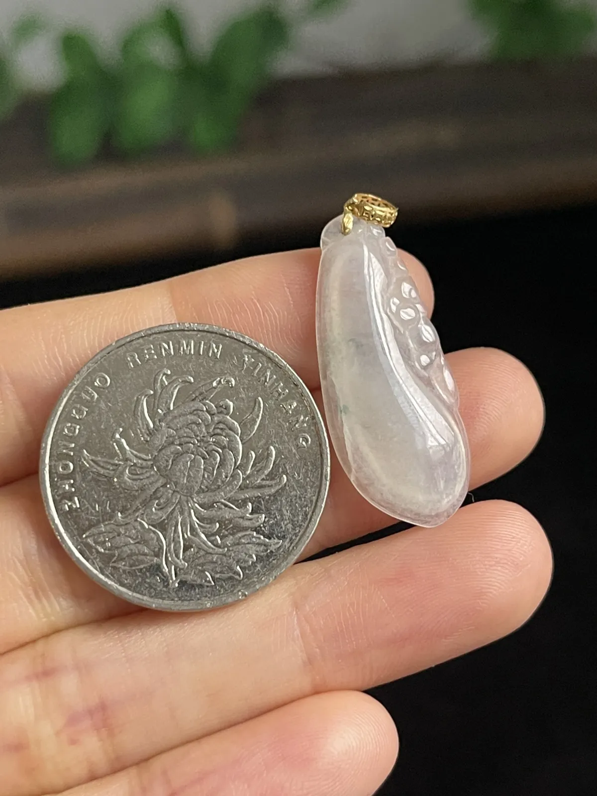 冰糯种翡翠福瓜，18k金扣头