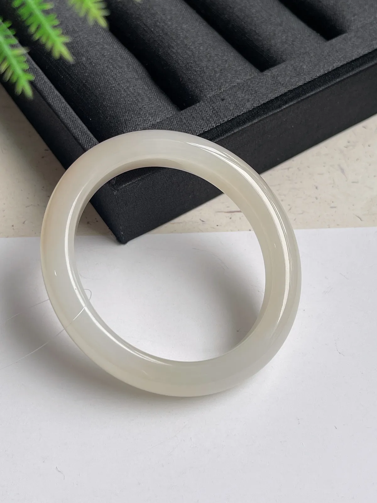 贵妃镯54.2圈口，和田玉藕粉手镯