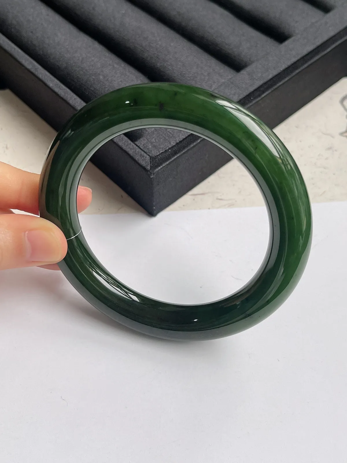 圆镯58.8圈口，和田玉碧玉手镯