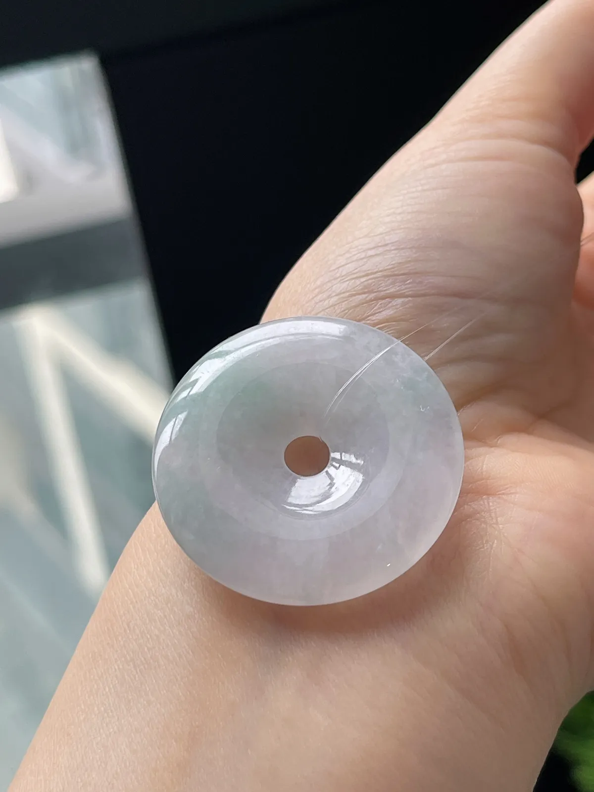 翡翠冰糯种飘绿平安扣