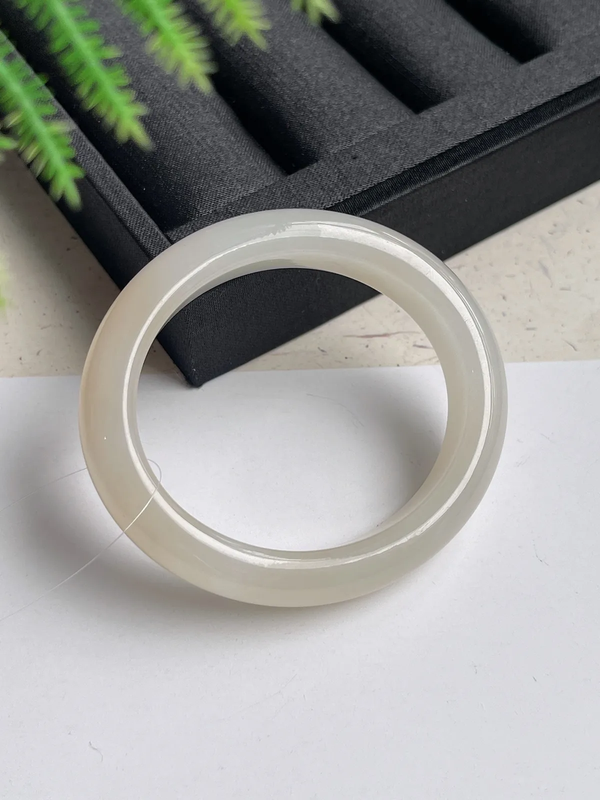 贵妃镯54.2圈口，和田玉藕粉手镯