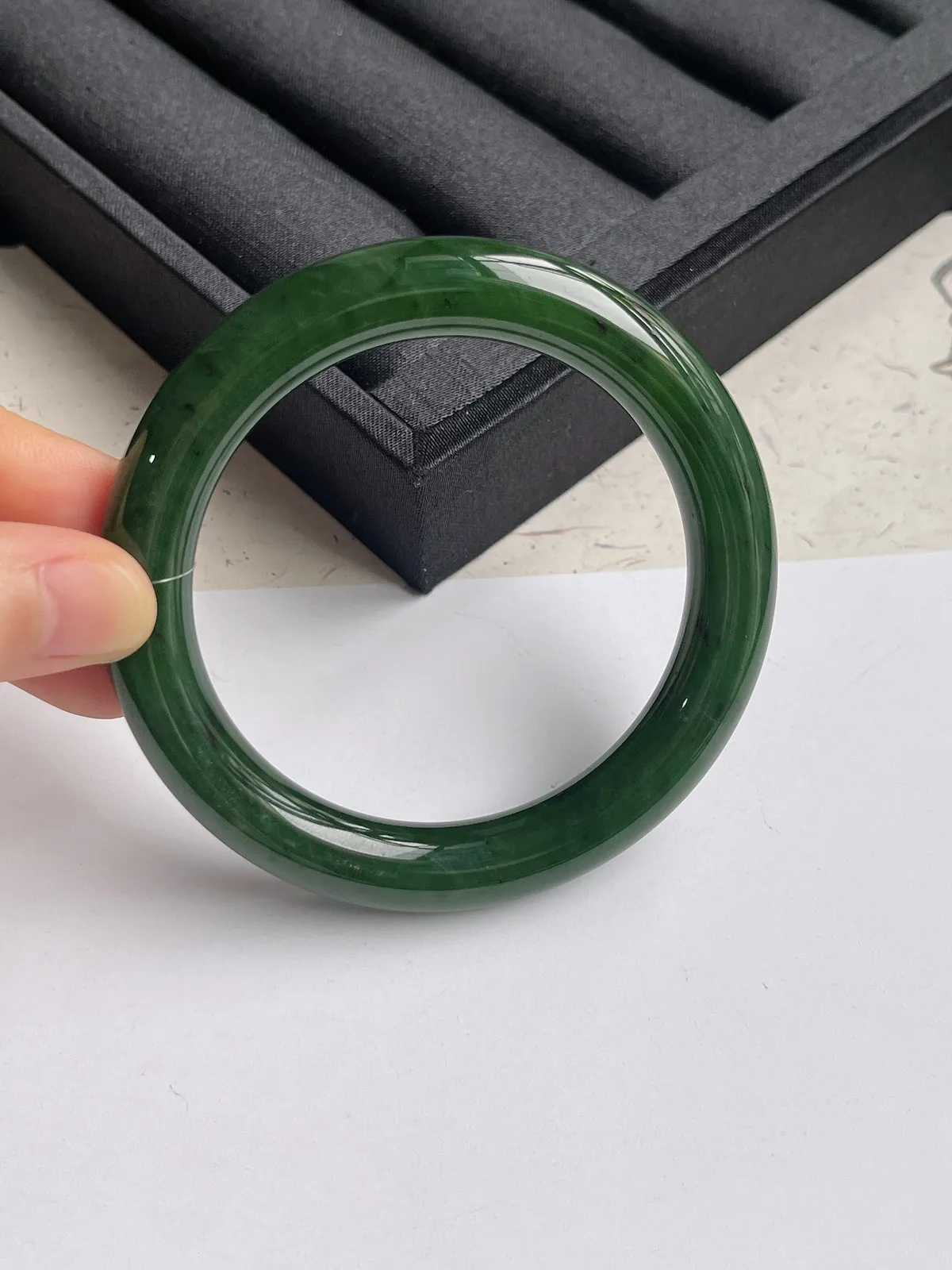 圆镯56.7圈口，和田玉碧玉手镯