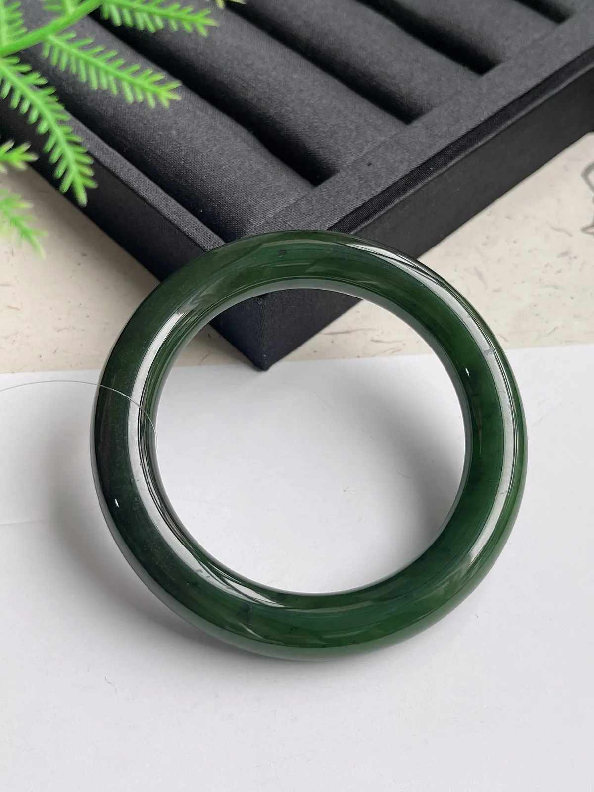 圆镯58.8圈口，和田玉碧玉手镯