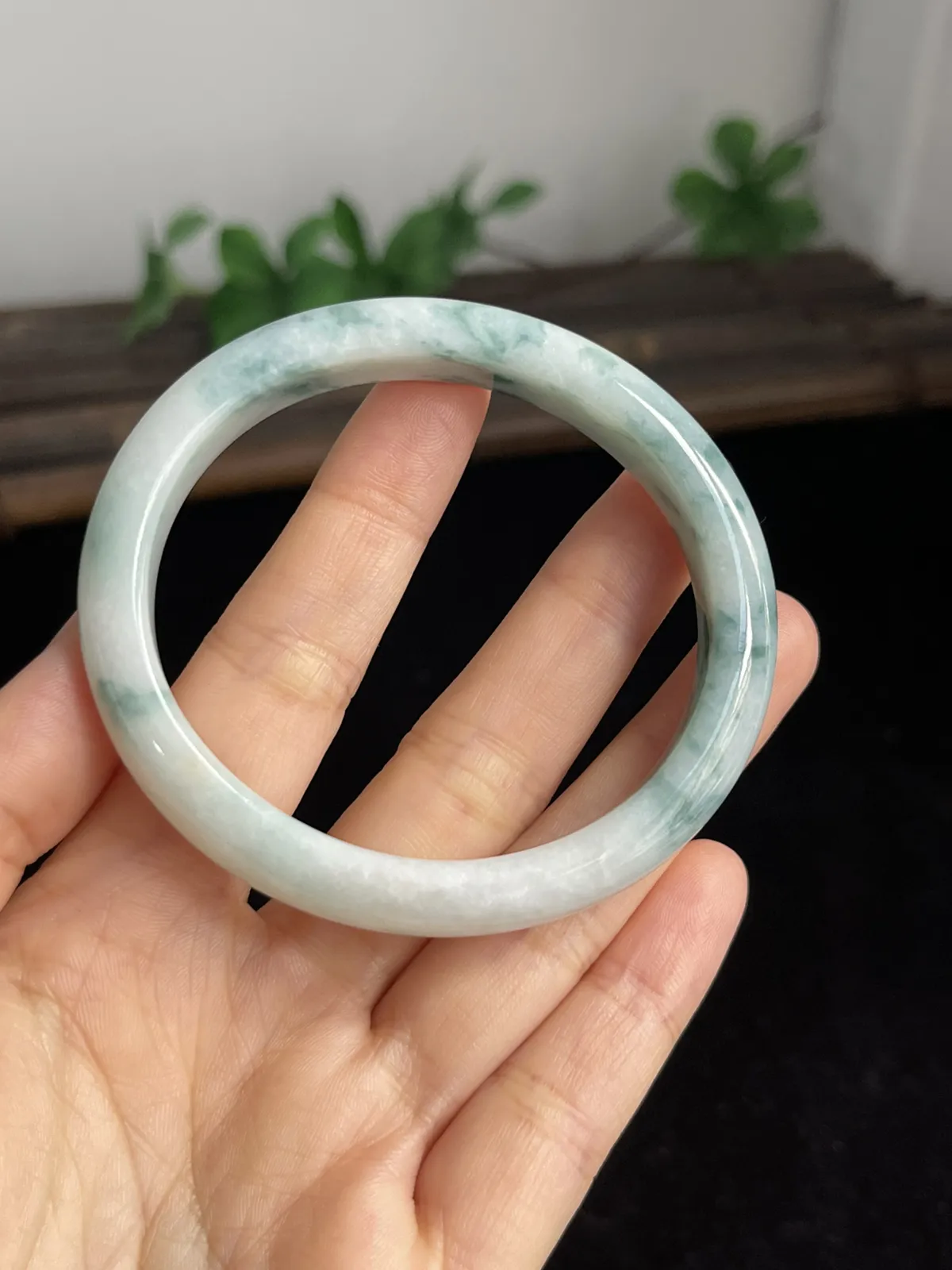 贵妃镯56.4圈口，翡翠手镯