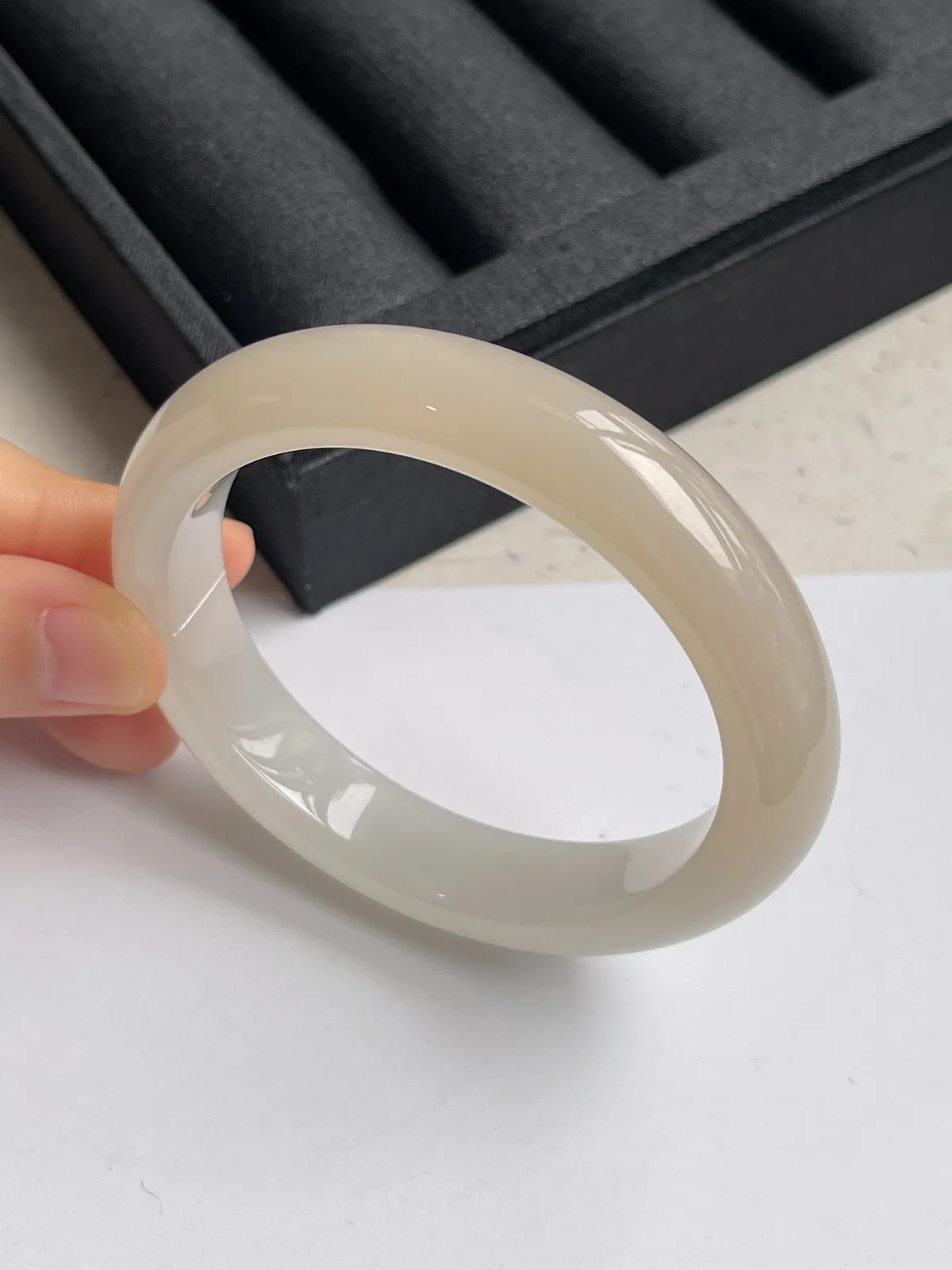 贵妃镯56圈口，和田玉藕粉手镯