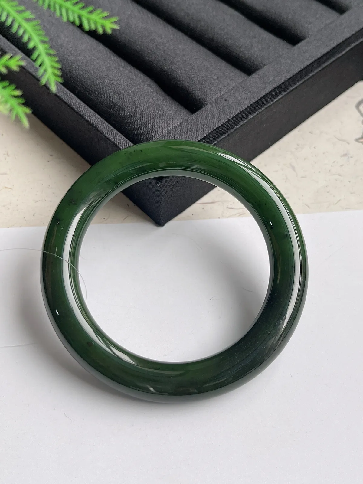 圆镯58.8圈口，和田玉碧玉手镯