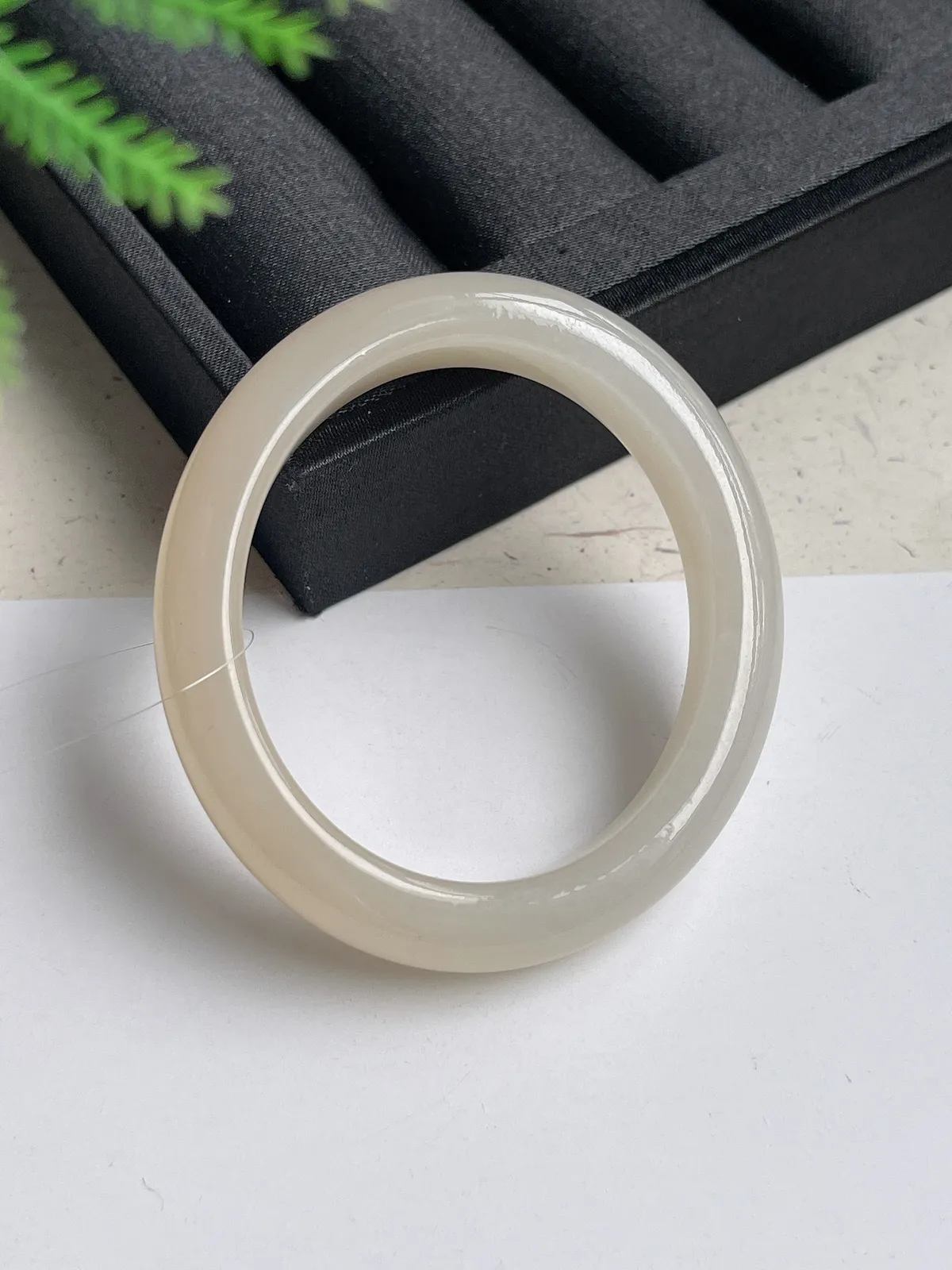 贵妃镯55.2圈口，和田玉藕粉手镯