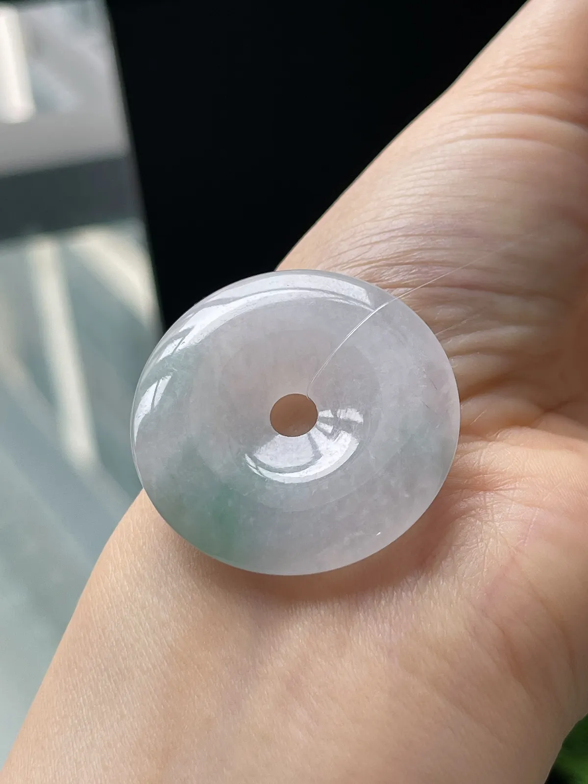 翡翠冰糯种飘绿平安扣