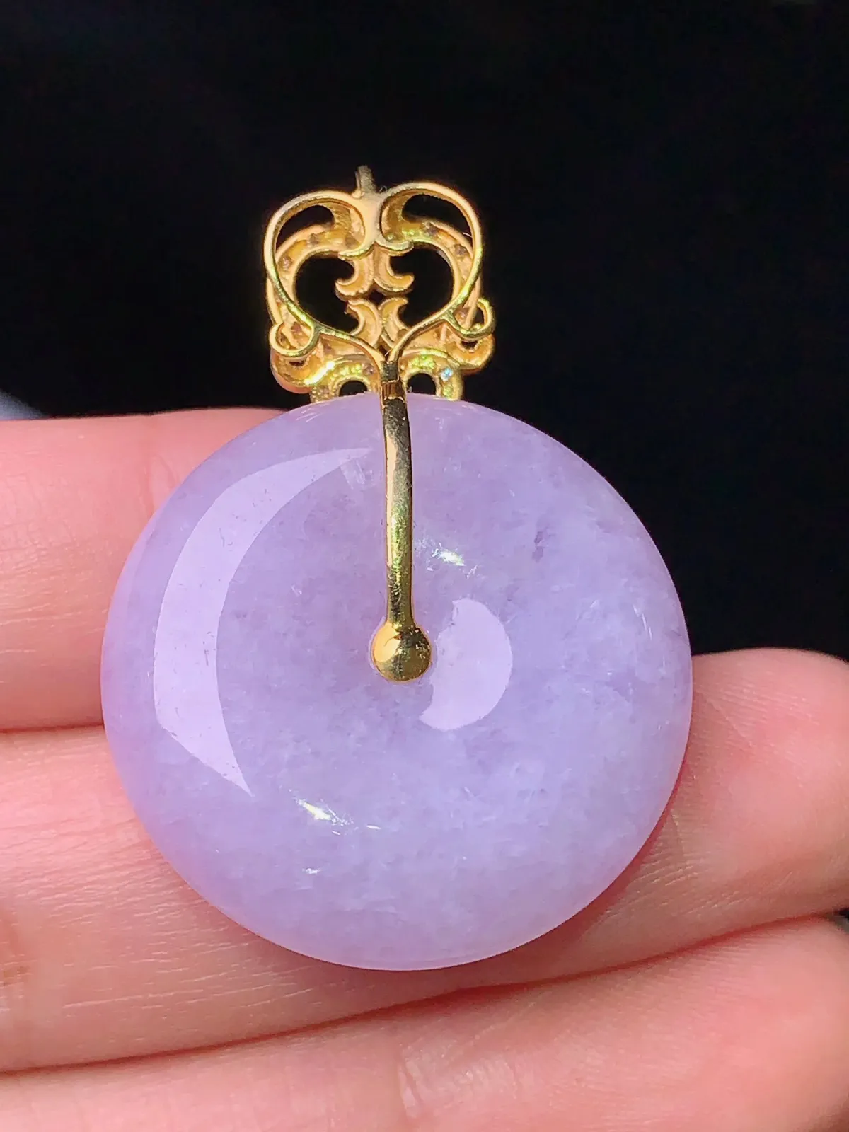 18k金钻镶嵌淡紫罗兰平安扣吊坠 搭配小绿蛋面镶嵌 玉质细腻 整体尺寸37.6*26*7.7