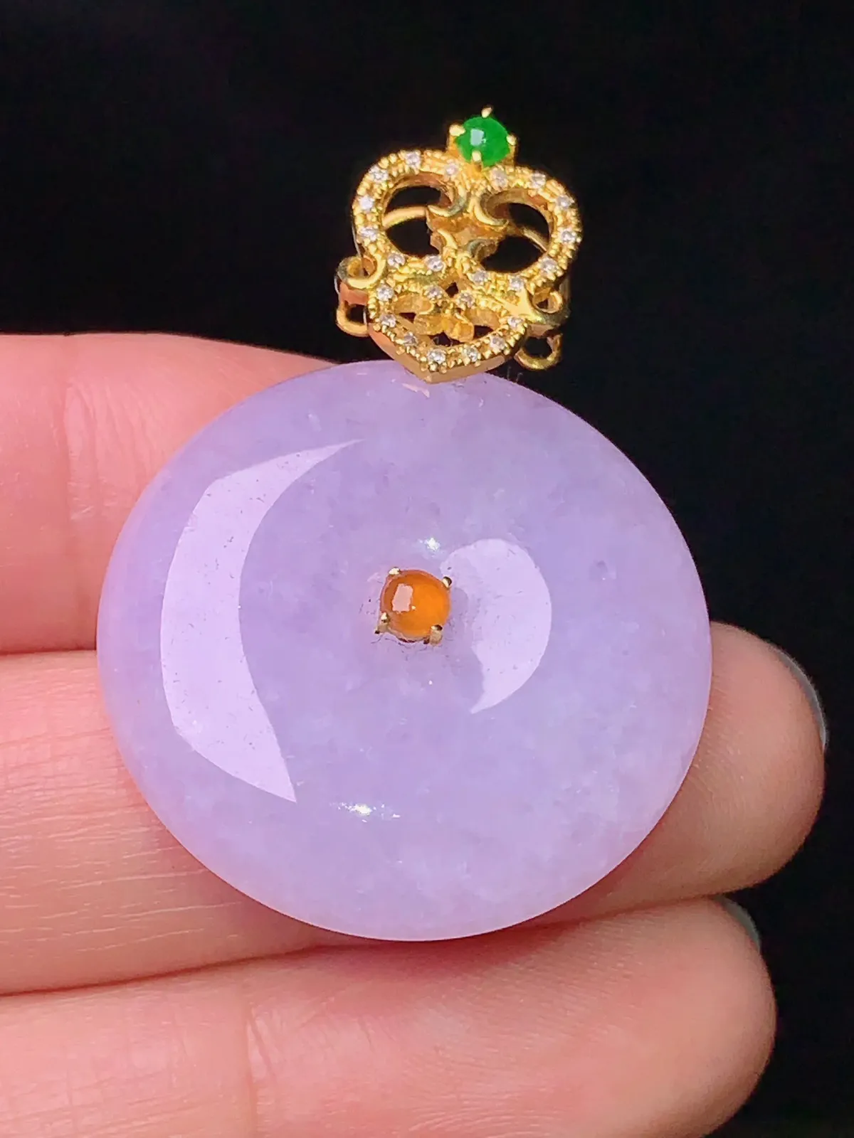 18k金钻镶嵌淡紫罗兰平安扣吊坠 搭配小绿蛋面镶嵌 玉质细腻 整体尺寸37.6*26*7.7