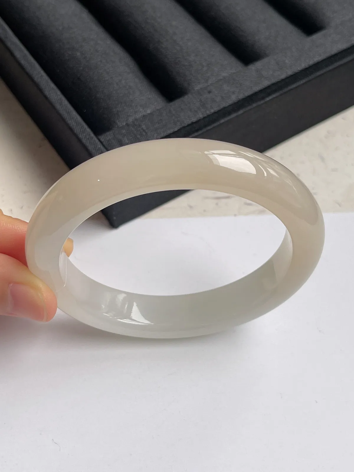 贵妃镯56圈口，和田玉藕粉手镯