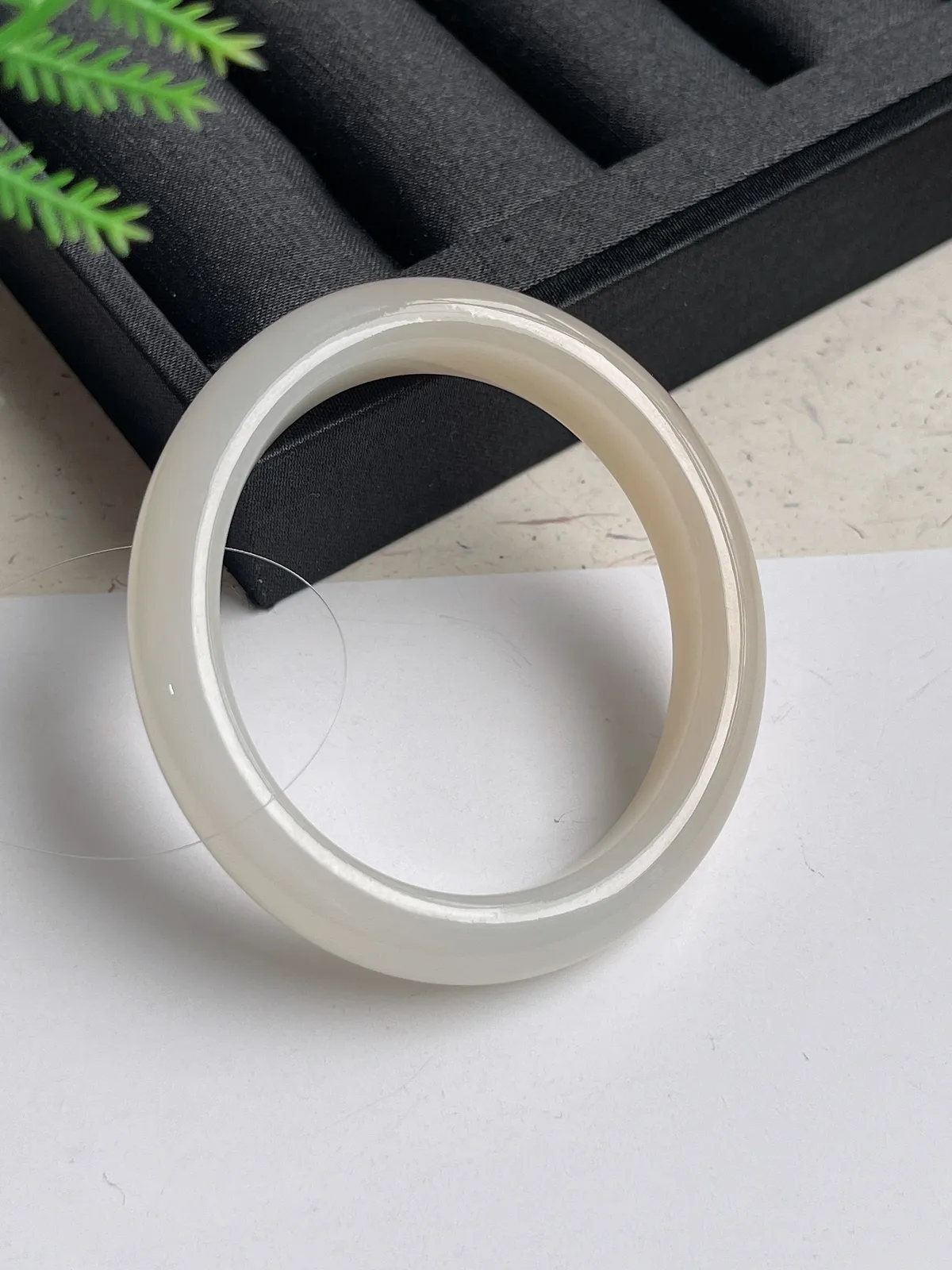 贵妃镯56圈口，和田玉藕粉手镯