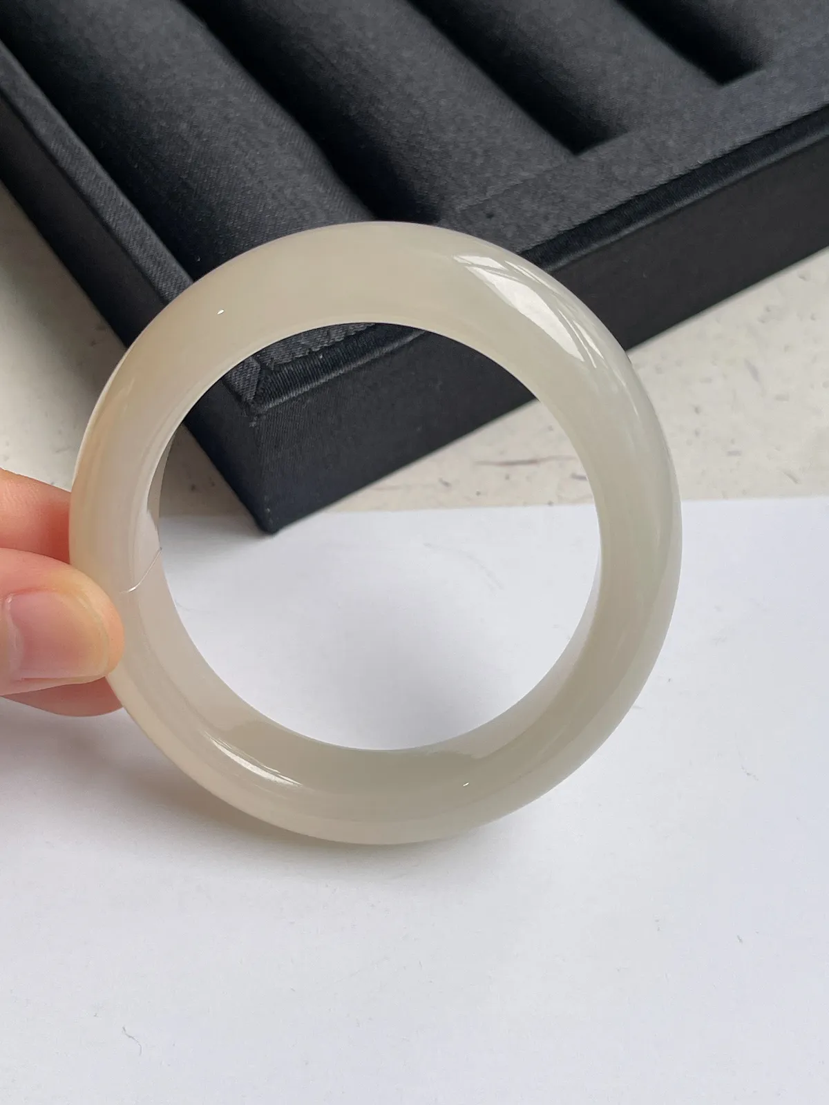 贵妃镯55.2圈口，和田玉藕粉手镯