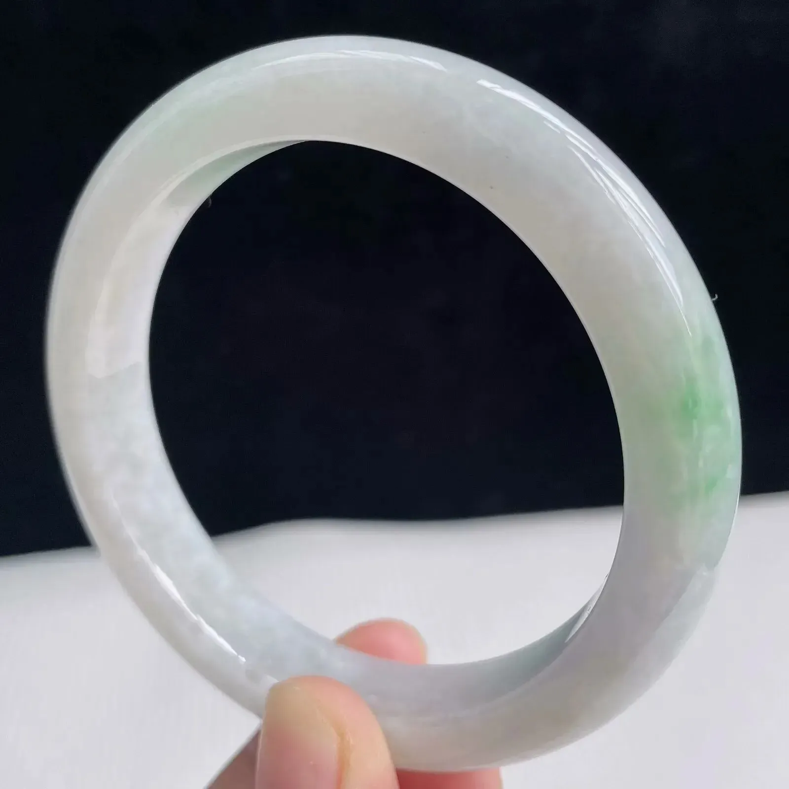 54.8圈口好种色玉镯翡翠A货飘绿手镯47.75g