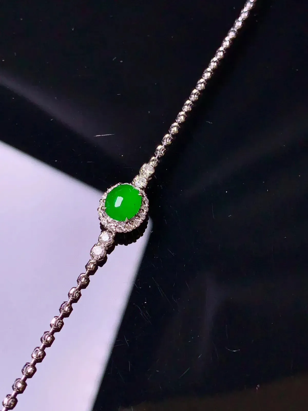 18k金钻镶嵌满绿蛋面手链 玉质水润细腻 色泽清新艳丽 裸石尺寸6*5.2*3