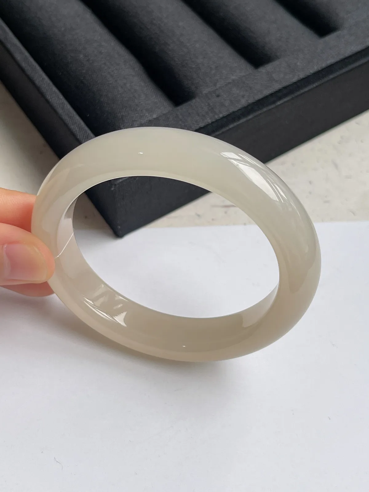 贵妃镯55.2圈口，和田玉藕粉手镯