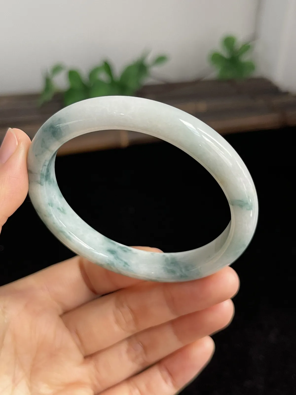 贵妃镯56.4圈口，翡翠手镯