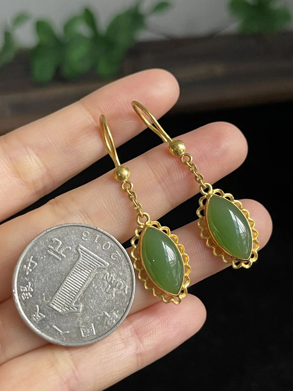 和田玉耳坠，印记：足金