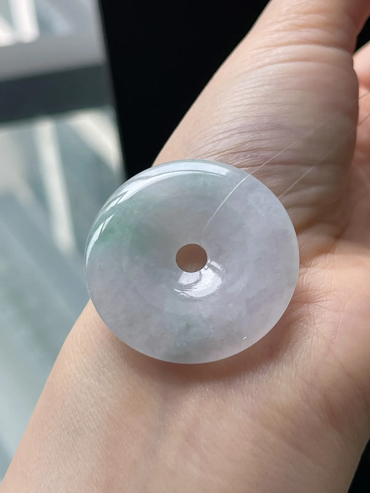 翡翠冰糯种飘绿平安扣