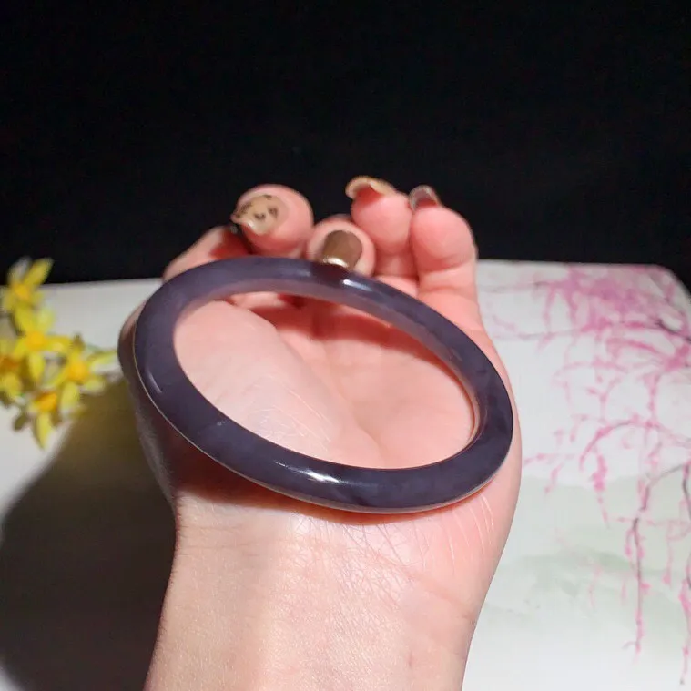 和田玉57.5圈口帝王紫圆条手镯！玉质细腻油润 底色纯净 无裂无黑 脂粉好，品质好！