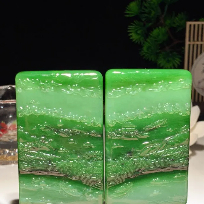 一个价！和田玉红皮料白加阳绿俄罗斯碧玉山水牌挂件。尺寸重克 玉质细腻油润 底色纯净 脂粉好，品质好。lt26209