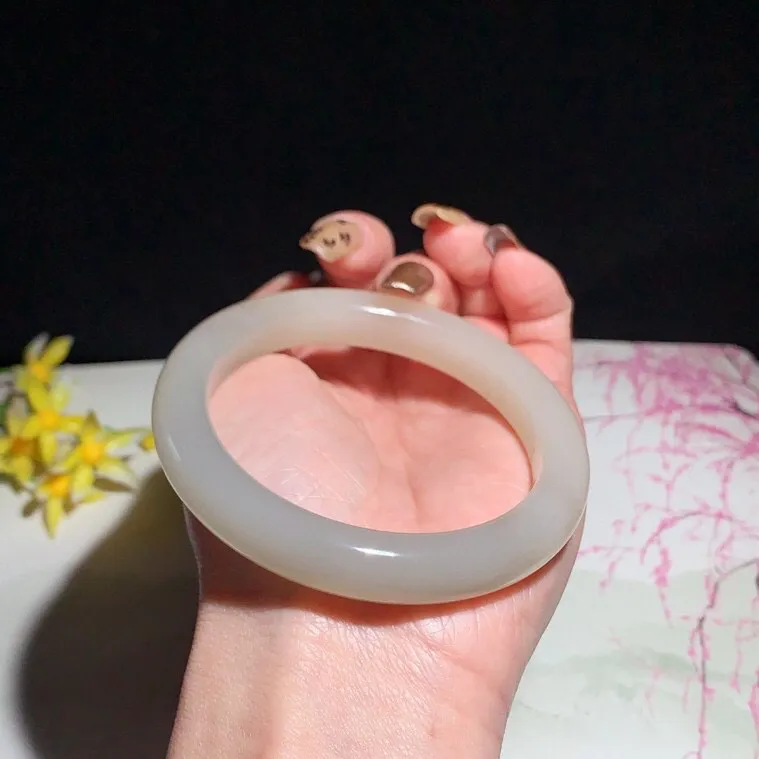 和田玉59圈口藕粉色漂紫双色手镯！玉质细腻油润 底色纯净 无裂无杂 脂粉好，品质好！