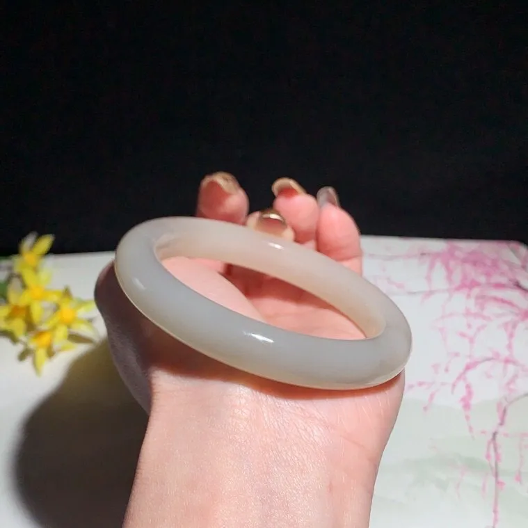 和田玉59圈口藕粉色漂紫双色手镯！玉质细腻油润 底色纯净 无裂无杂 脂粉好，品质好！