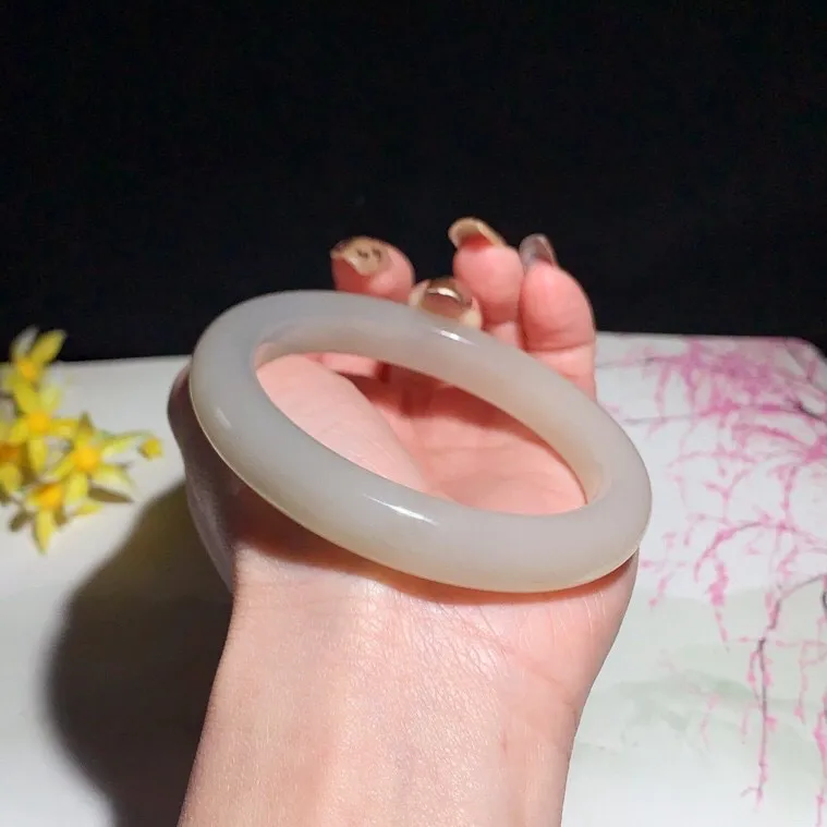 和田玉59圈口藕粉色漂紫双色手镯！玉质细腻油润 底色纯净 无裂无杂 脂粉好，品质好！