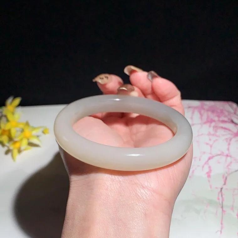 和田玉59圈口藕粉色漂紫双色手镯！玉质细腻油润 底色纯净 无裂无杂 脂粉好，品质好！