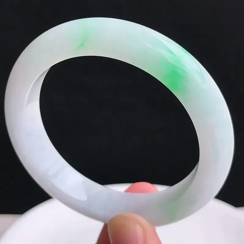 51圈口 自然光拍摄天然翡翠A货飘绿小圈口玉手镯 46.56克