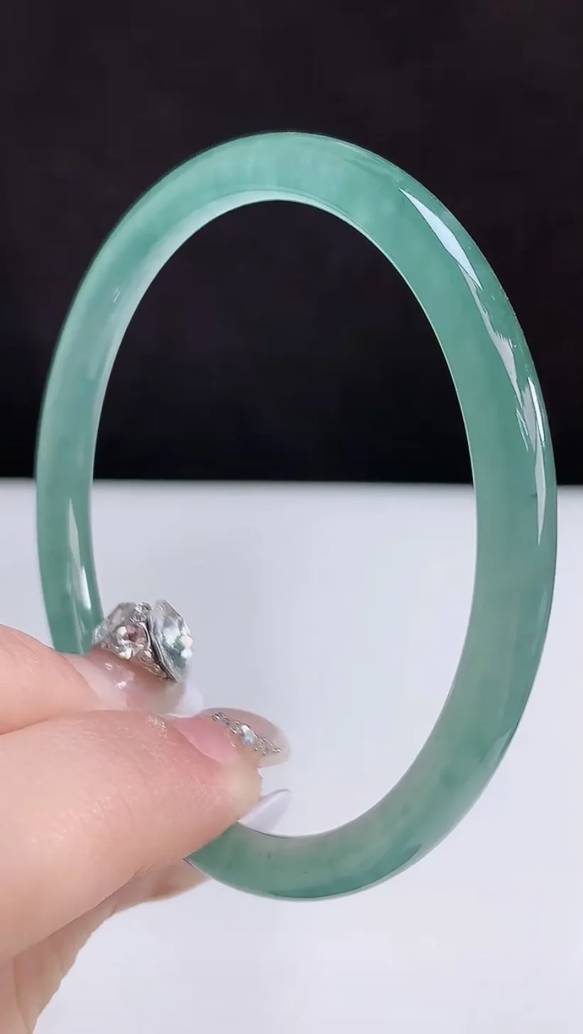 圈口56-57翡翠a货蓝水细圆条手镯 尺寸56.5-5.7-6.4，重:17.42g