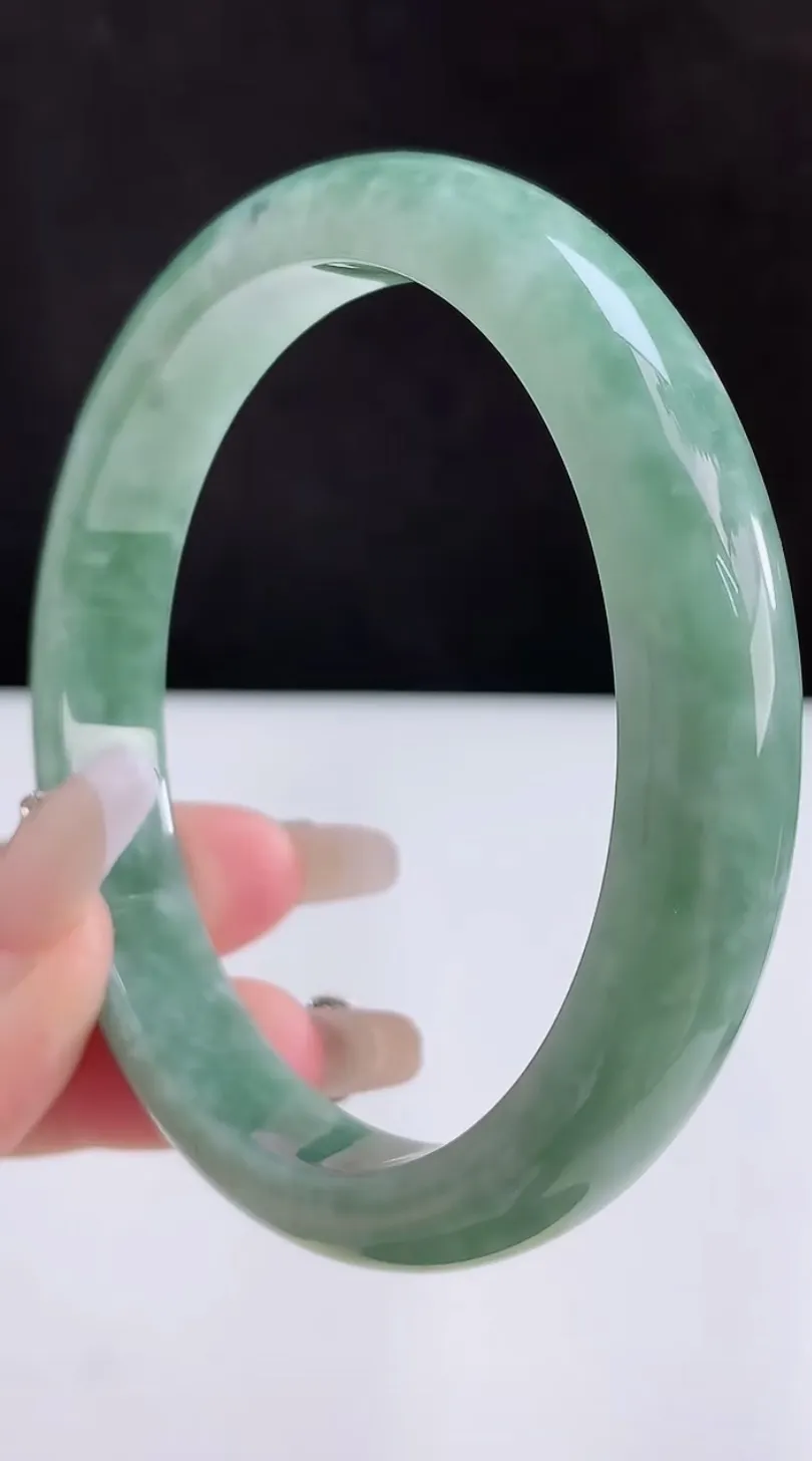 圈口66-67翡翠a货满绿宽边大圈口臂镯，尺寸66.2-12-9，重:64.91g