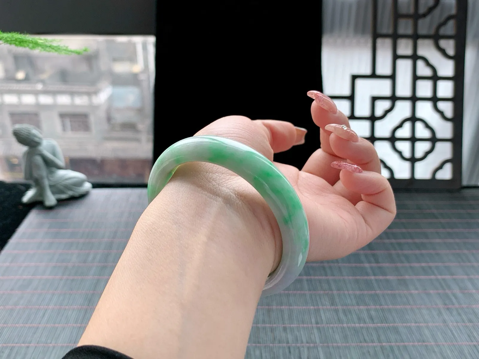 春彩手镯
尺寸：55-12-7.7