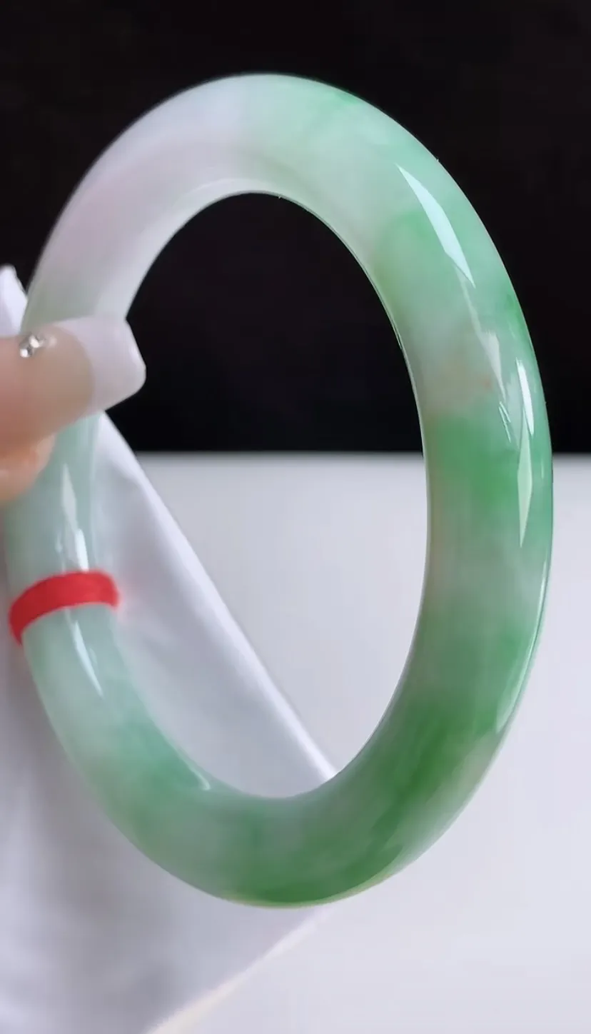 圈口54-55翡翠a货双彩黄加绿圆条手镯，尺寸54.3-9.3