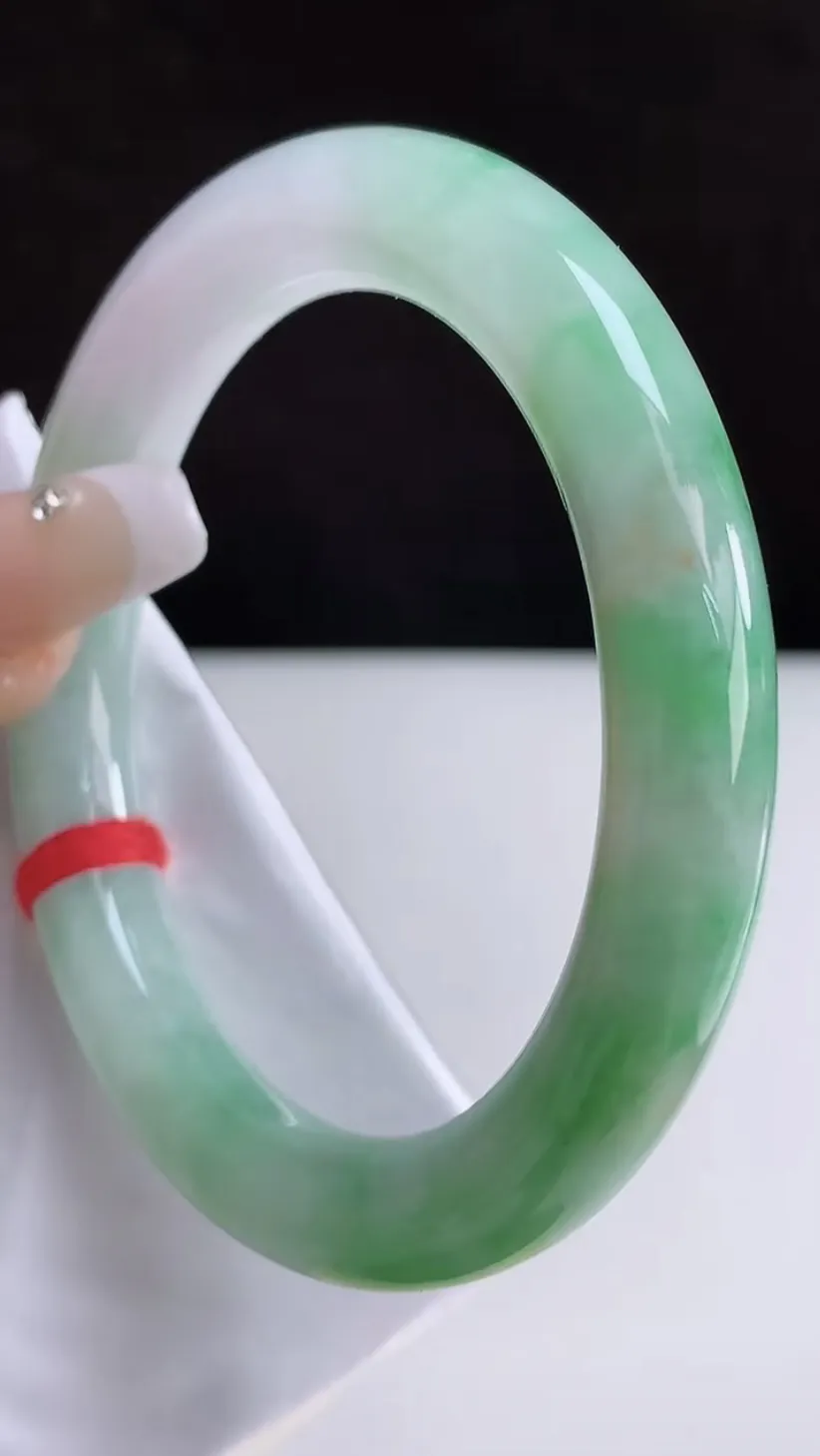 圈口54-55翡翠a货双彩黄加绿圆条手镯，尺寸54.3-9.3