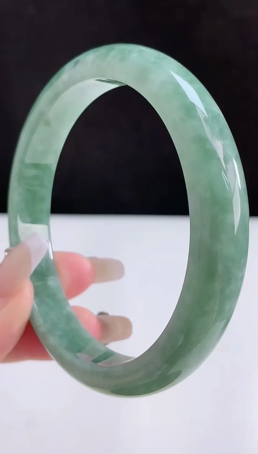 圈口66-67翡翠a货满绿宽边大圈口臂镯，尺寸66.2-12-9，重:64.91g