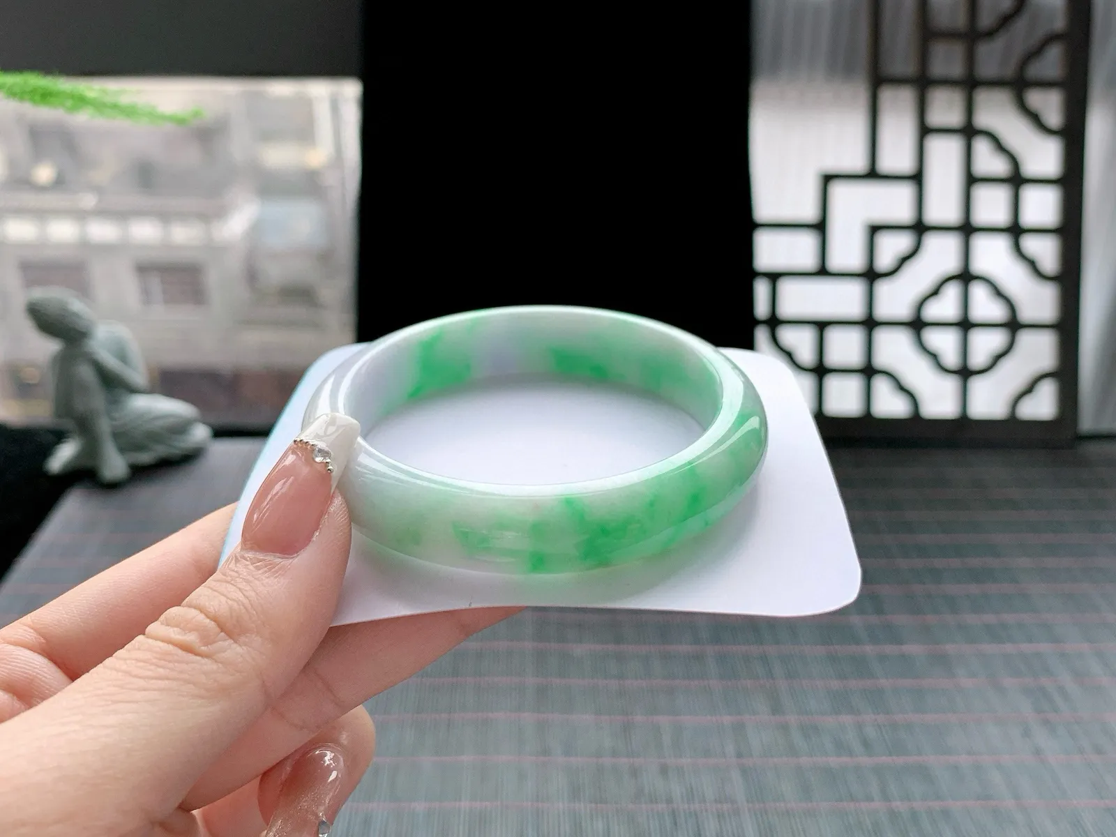 春彩手镯
尺寸：55-12-7.7