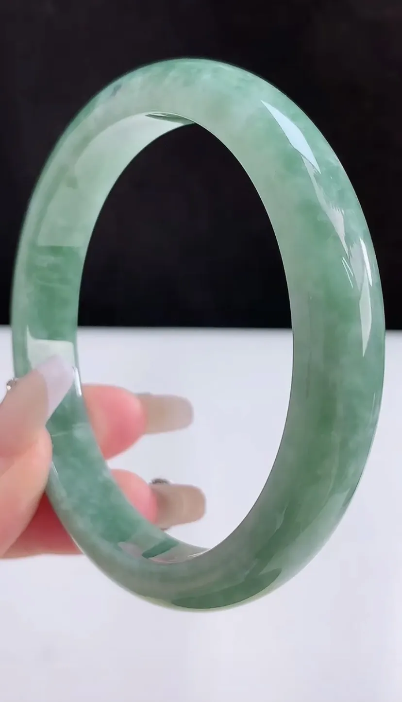 圈口66-67翡翠a货满绿宽边大圈口臂镯，尺寸66.2-12-9，重:64.91g