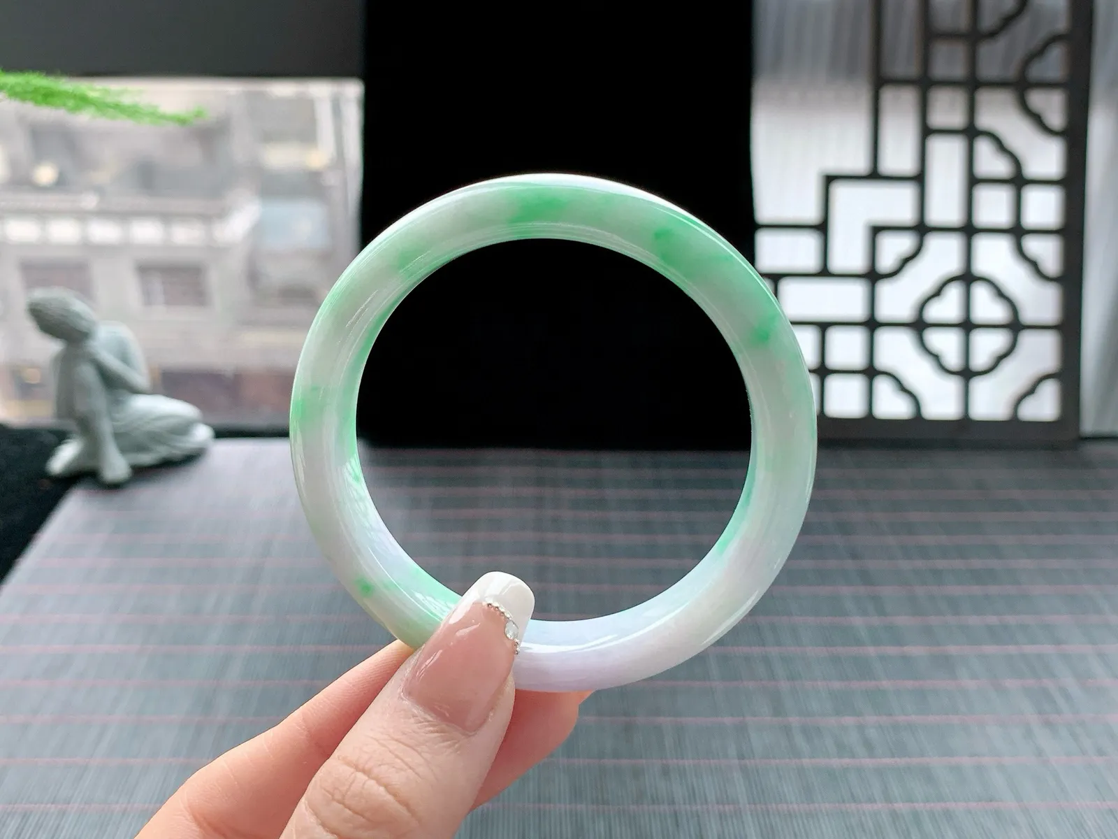 春彩手镯
尺寸：55-12-7.7