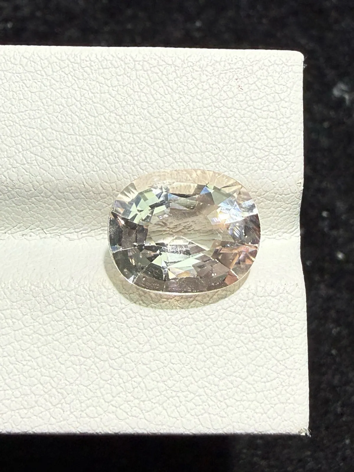 4.41ct天然摩根石裸石，颜色美艳，晶体通透，火彩足，尺寸11.6*9.6*6.5mm