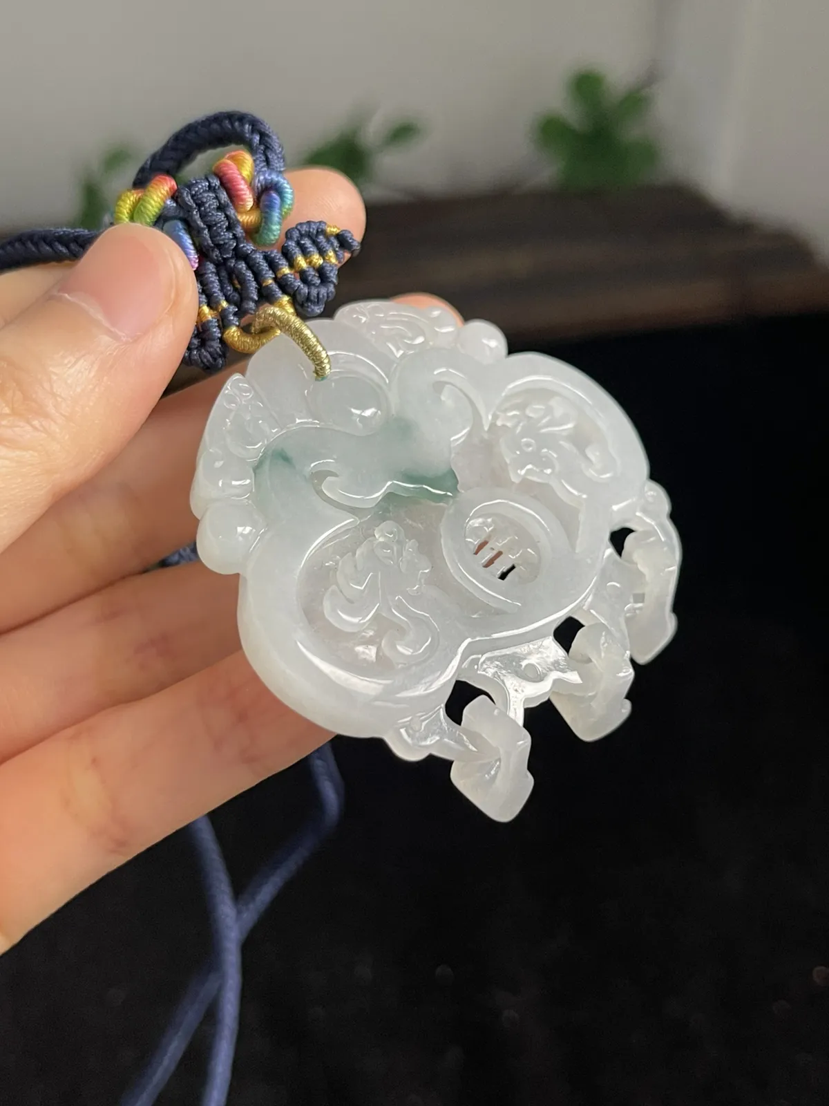 翡翠冰糯种飘绿吊坠