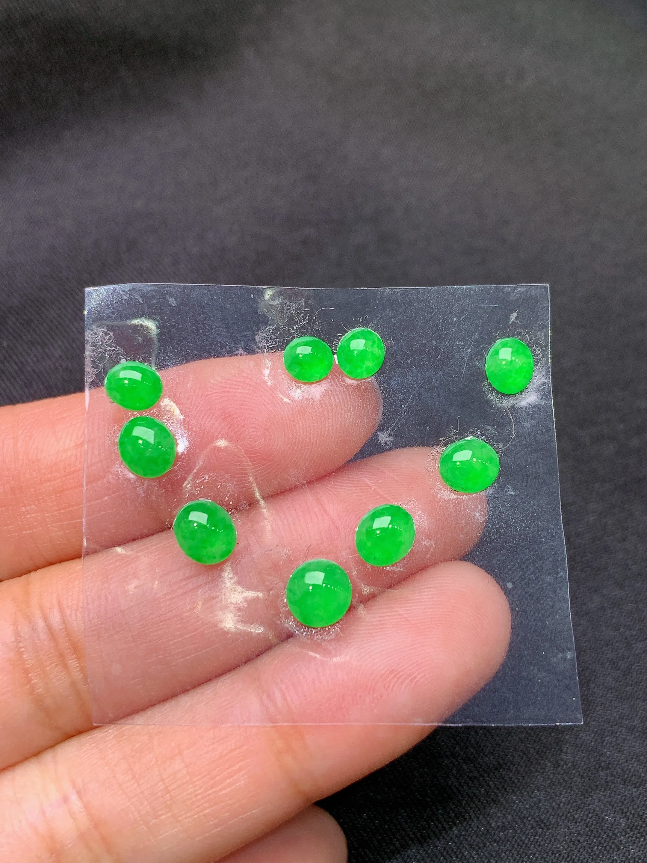 冰阳绿蛋面一手，镶嵌佳品，冰润色阳，种水足，整体尺寸4.6*2