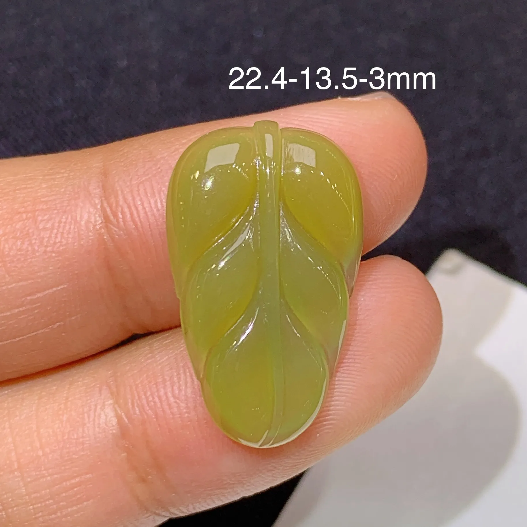 冰黄翡树叶，镶嵌佳品，冰润色艳，水润光泽，整体尺寸22.4*13.5*3