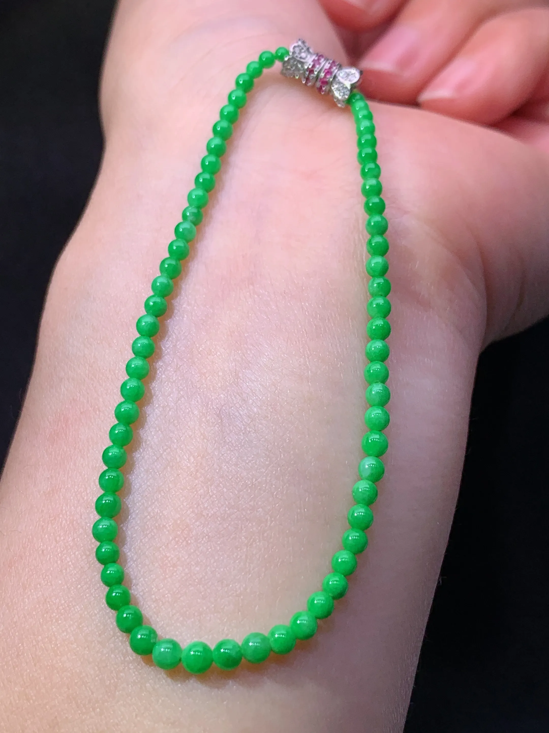 冰阳绿小米珠手串，手链，冰润色阳，玉质细腻，种水足 整体尺寸3