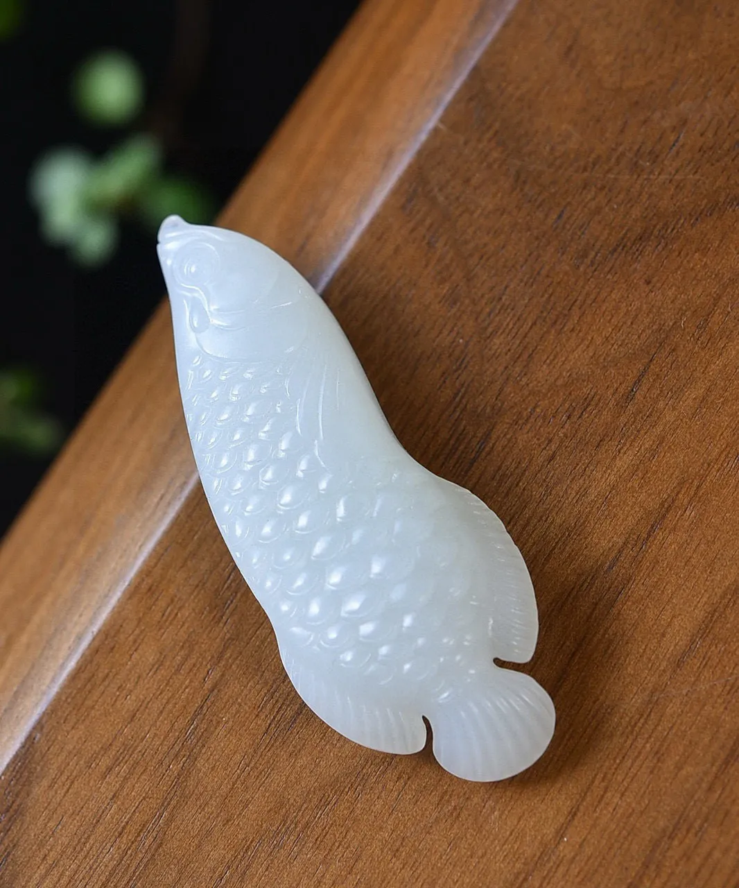 天然和田玉.羊脂玉.金龙鱼.玉坠.玉质油润.线条精美.寓意金玉满堂.大富大贵.顺风顺水.连年有余.品质保证全国复检.尺寸53.5/20.4/10.8重15.02克.